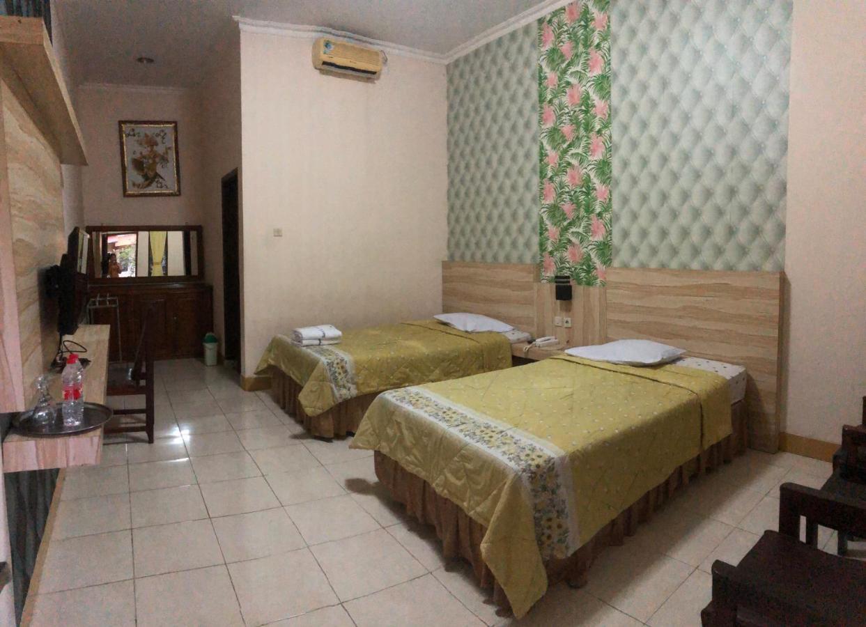 Grafika Hotel Dan Resto Gombong  Esterno foto