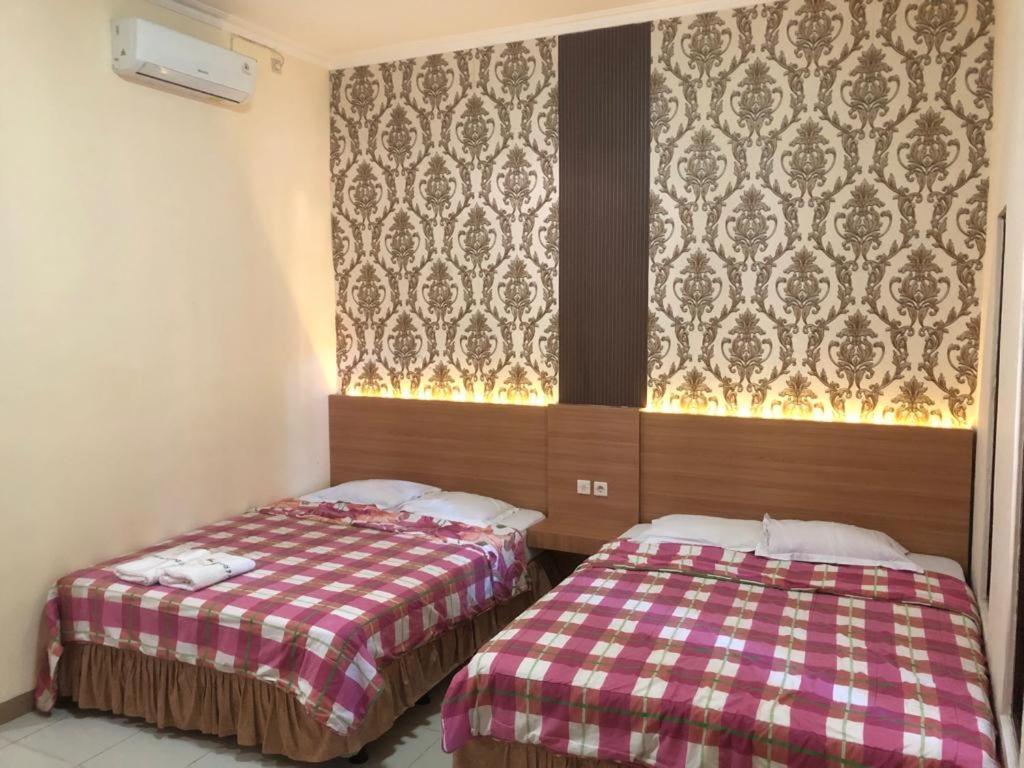Grafika Hotel Dan Resto Gombong  Esterno foto