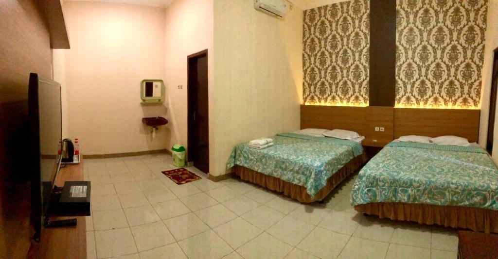 Grafika Hotel Dan Resto Gombong  Esterno foto