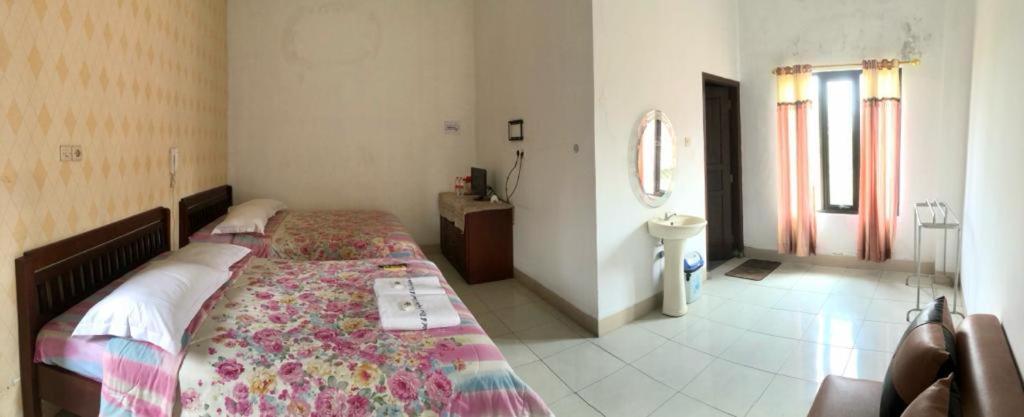 Grafika Hotel Dan Resto Gombong  Esterno foto